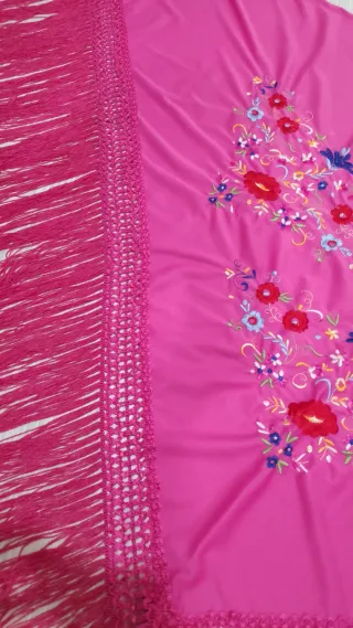 Mantón Flamenca Rosa con Bordado