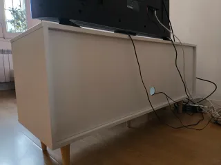 Mesa TV blanca y madera casi nueva