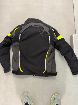 Chaqueta Moto Negra y Flúor