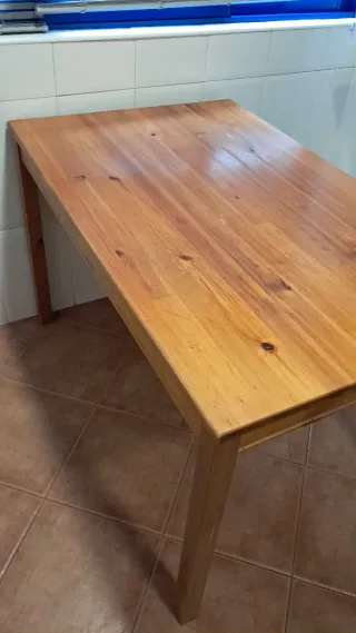 Conjunto mesa y 4 sillas madera