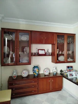 Mueble de salón madera oscura