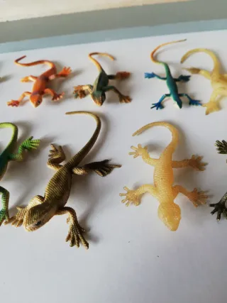 Lote de lagartijas de juguete
