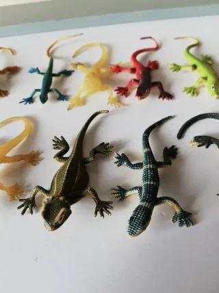 Lote de lagartijas de juguete