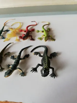 Lote de lagartijas de juguete