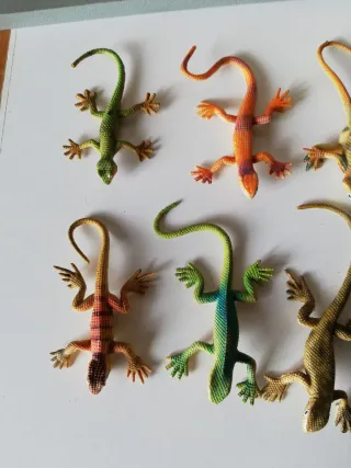 Lote de lagartijas de juguete