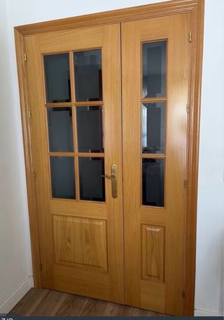 Puerta doble de salón de madera