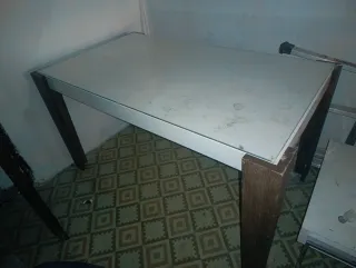 Mesa de cristal y madera precio negociable