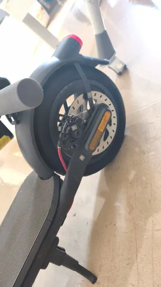 “Patinete electrico Xiaomi +casco+candado casi nue