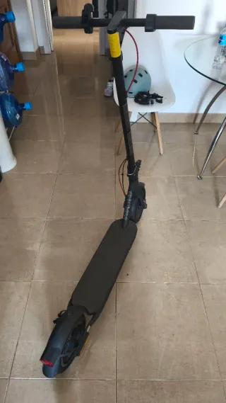 “Patinete electrico Xiaomi +casco+candado casi nue