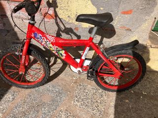 Bicicleta infantil roja Lightning McQueen