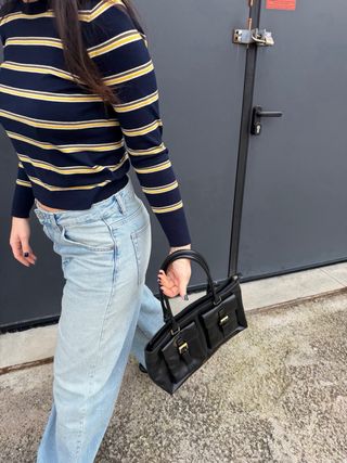 Borsa a spalla nera con tasche frontali