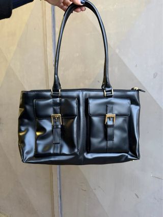 Borsa a spalla nera con tasche frontali