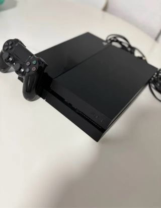 PS4 (PlayStation 4) con 2 mandos y juegos