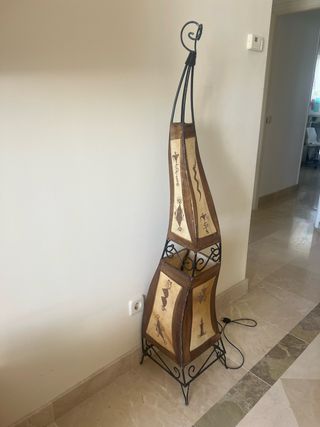 Lámpara de pie pintada a mano