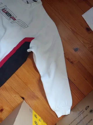 Sudadera W2P con diseño de guerrero