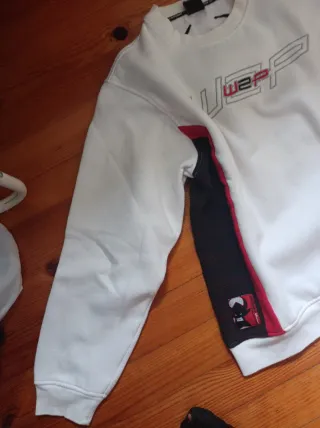 Sudadera W2P con diseño de guerrero