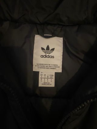 Abrigo Adidas Negro con Rayas Blancas