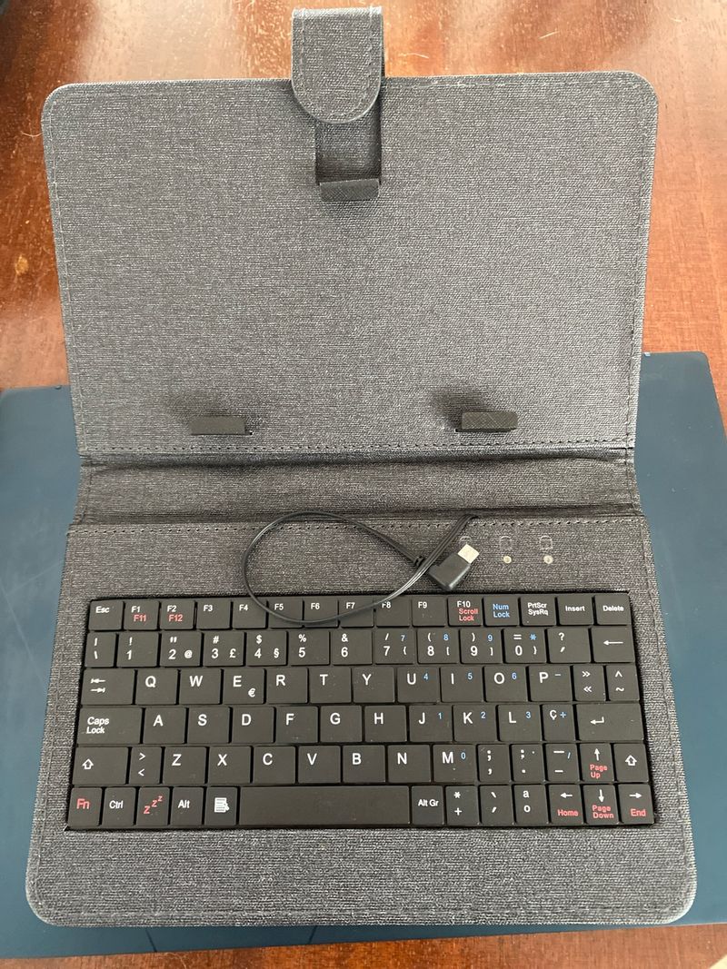 Funda para tablet de 7'' con teclado USB