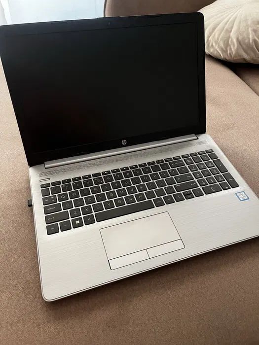 Portátil HP 250 G7 i5 16GB RAM 256GB SSD