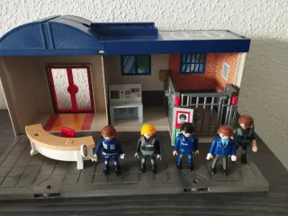 Playmobil Comisaría con Figuras