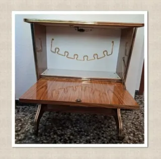 Mueble mini bar madera y metal