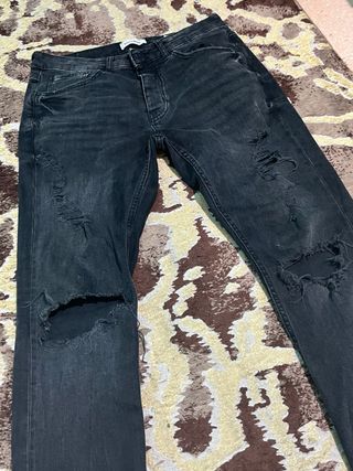 Vaqueros Pull&Bear Slim Fit Negros Rotos