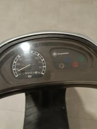 Piaggio Zip 50 Scooter Plata