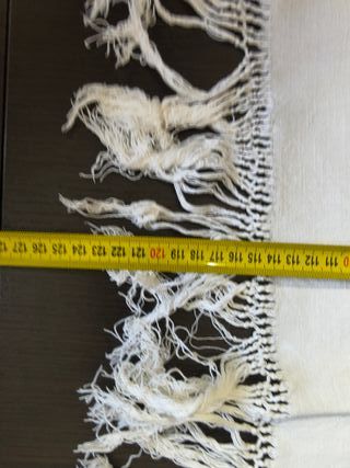 Tovaglietta in lino ricamato con frange