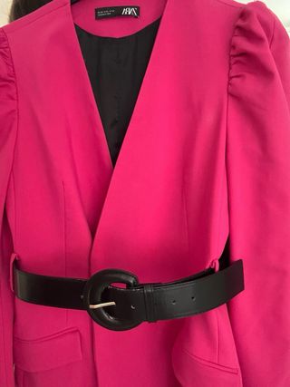 Vestido Fucsia Zara con Cinturón Negro