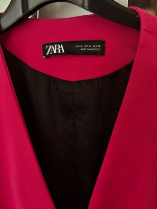 Vestido Fucsia Zara con Cinturón Negro