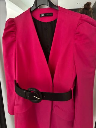 Vestido Fucsia Zara con Cinturón Negro