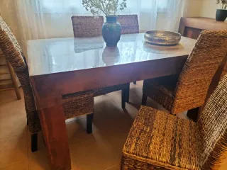 Mesa comedor y 4 sillas estilo colonial