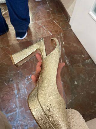 Zapato tacón dorado plataforma Pedro Miralles