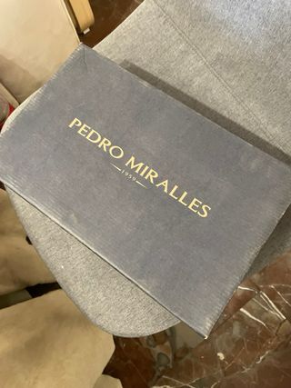 Zapato tacón dorado plataforma Pedro Miralles