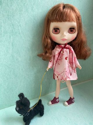 Perro de fieltro hecho a mano