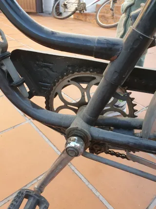 Bicicleta Clásica Paseo Negra para reparar.