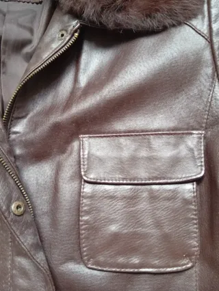 Chaqueta de piel con cuello de pelo