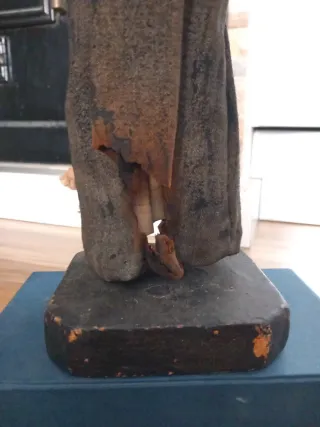 Imagen religiosa antigua artesanal