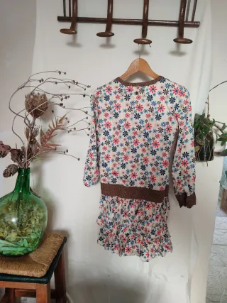 Vestido estampado floral con volantes