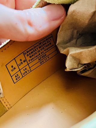 Mocasines Dr. Martens con flecos y hebilla