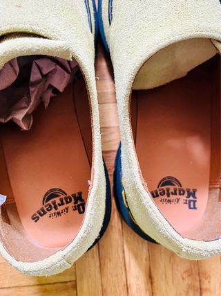 Mocasines Dr. Martens con flecos y hebilla