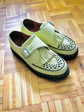 Mocasines Dr. Martens con flecos y hebilla