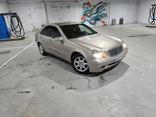 Mercedes-Benz Clase C 2004