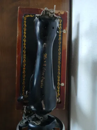 Máquina de coser Alfa antigua