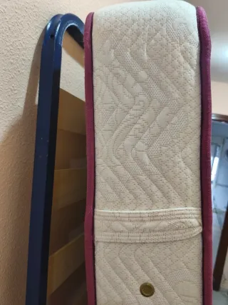 Somier con patas y  láminas madera + colchón 105x1