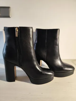 Botines Guess Temela Negros Talla 40