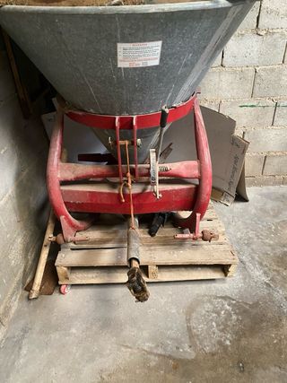 Abonadora para abono y estiercol