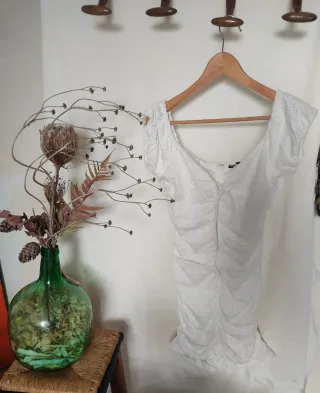 Vestido blanco con volantes