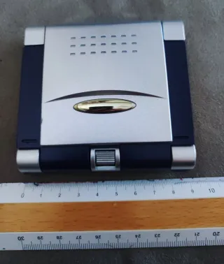 Calcolatrice sveglia vintage pieghevole e richiudi