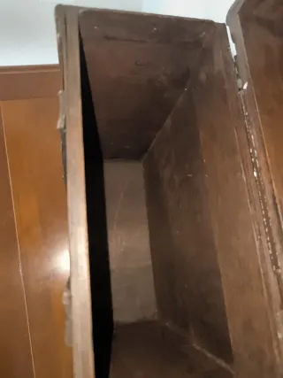 Caja maleta de madera con asa y correas